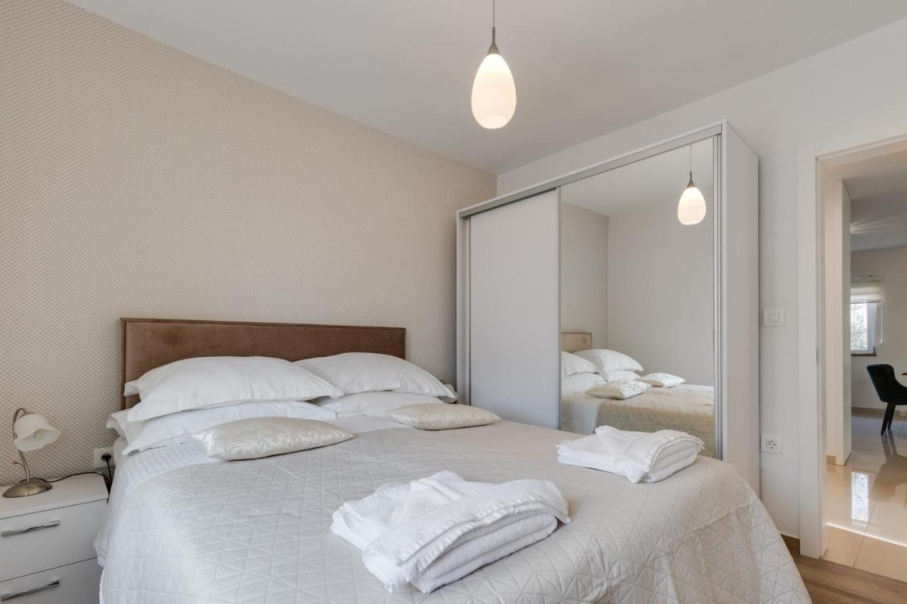 Elegant Two Bedroom Apartment Zadar Exterior photo